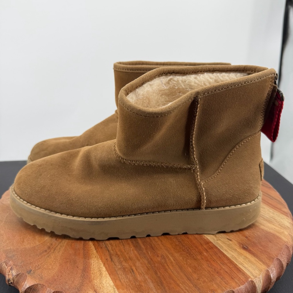 Ugg Classic‎ Mini Logo Zip boot Chestnut suede size 8